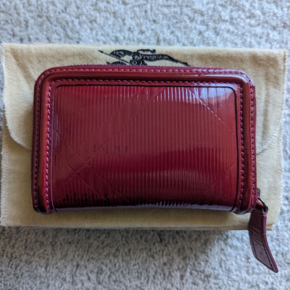 BURBERRY Embossed Patent Leather Raspberry Sorbet Coincase - Picture 9 of 11